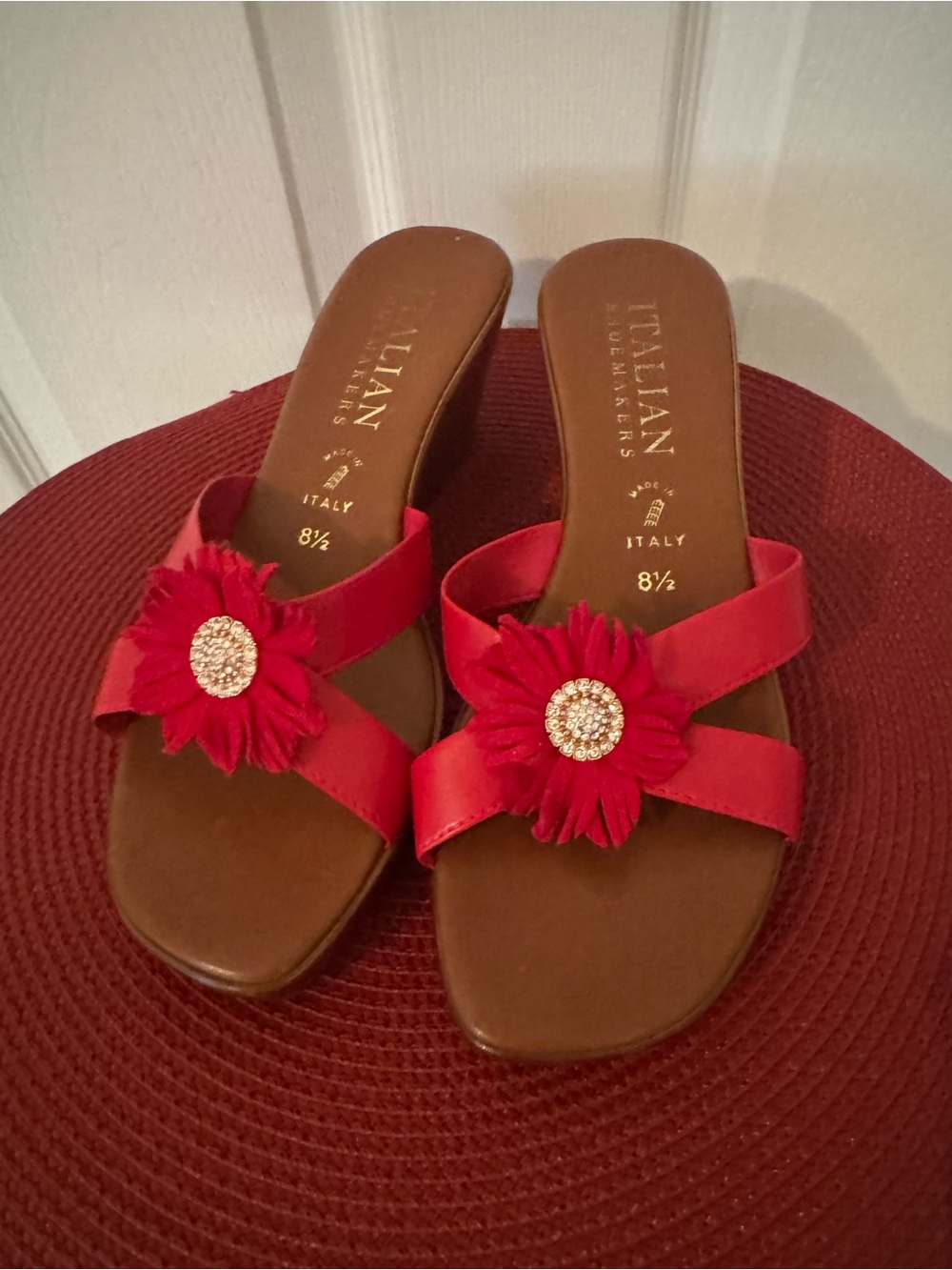 Italian Shoemakers Red Floral Wedge Sandals - Picture 2 of 4